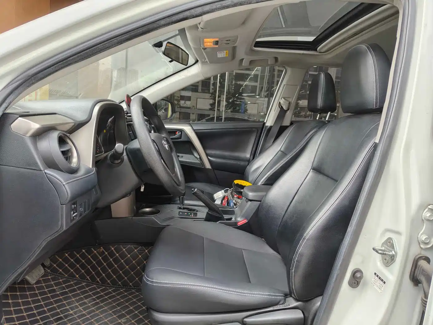 Toyota RAV4 Rongfang 2015 2.0L CVT 2WD Trend Edition фото 10