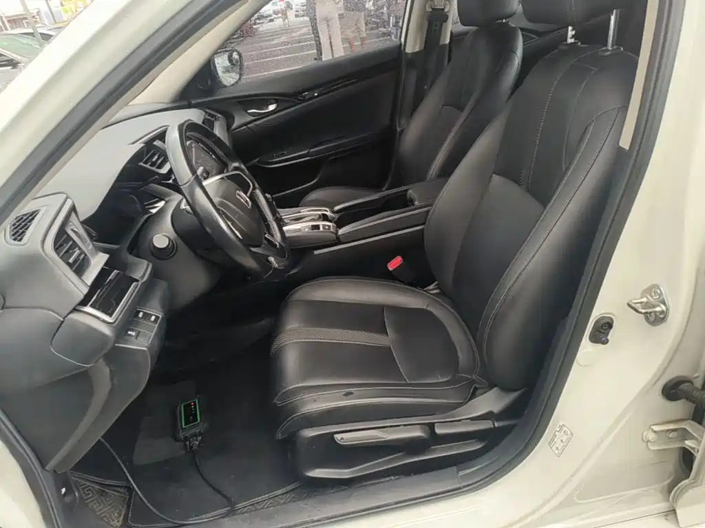 Фото 15 - Honda Civic