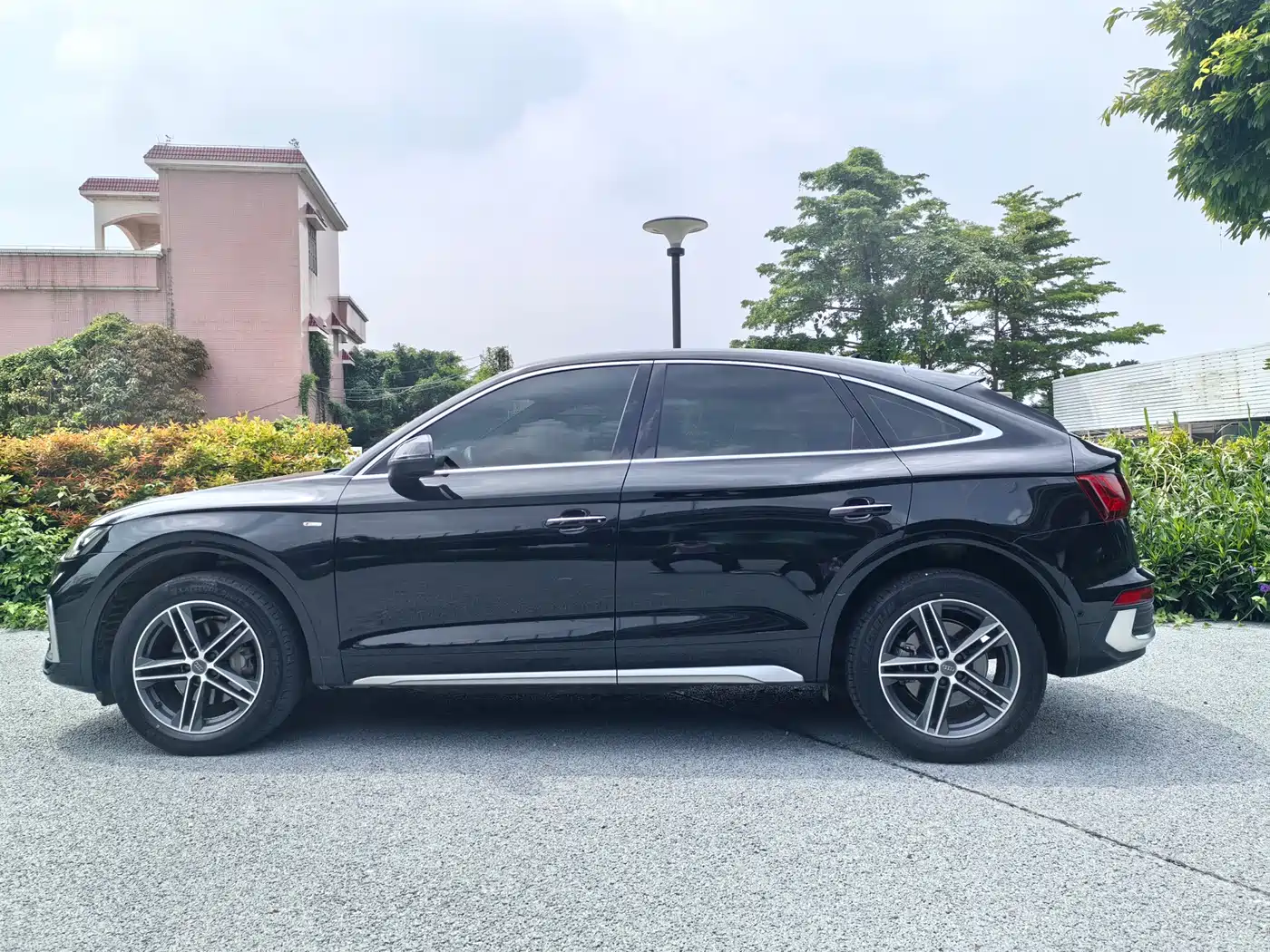 AUDI Q5L SPORTBACK