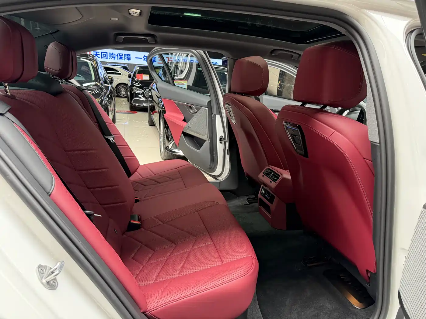 BMW 5 Series 2024 525Li M Sport Package фото 24