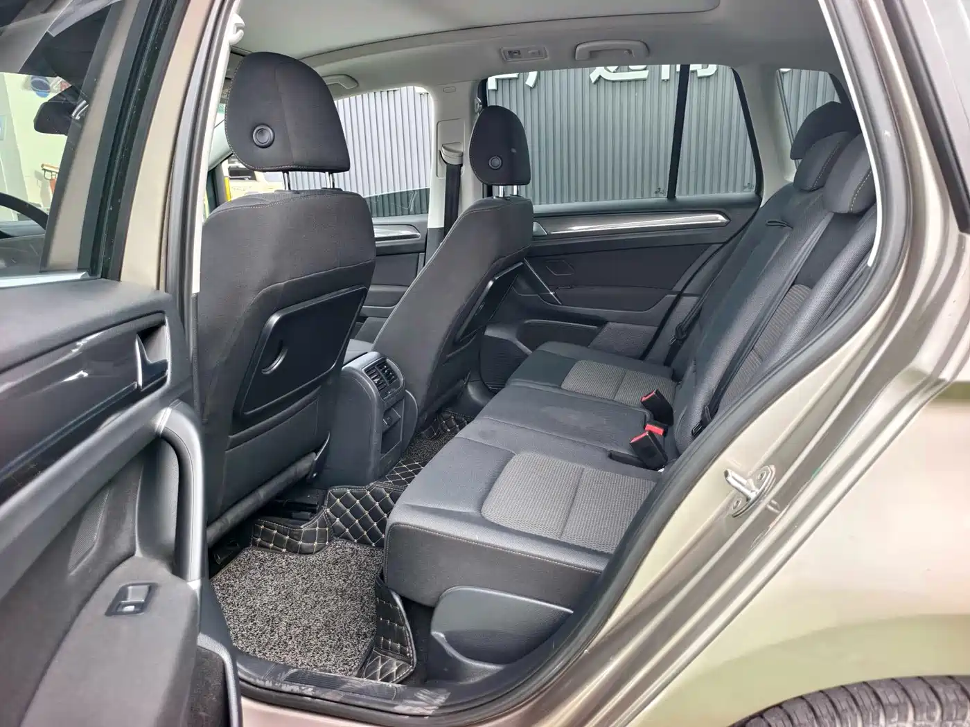 Volkswagen Golf Sportsvan 2016 230TSI Automatic Progressive фото 10