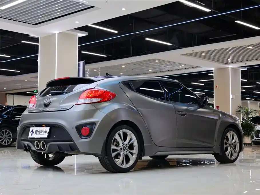 Hyundai Veloster 2015 1.6T Automatic Luxury Edition фото 13
