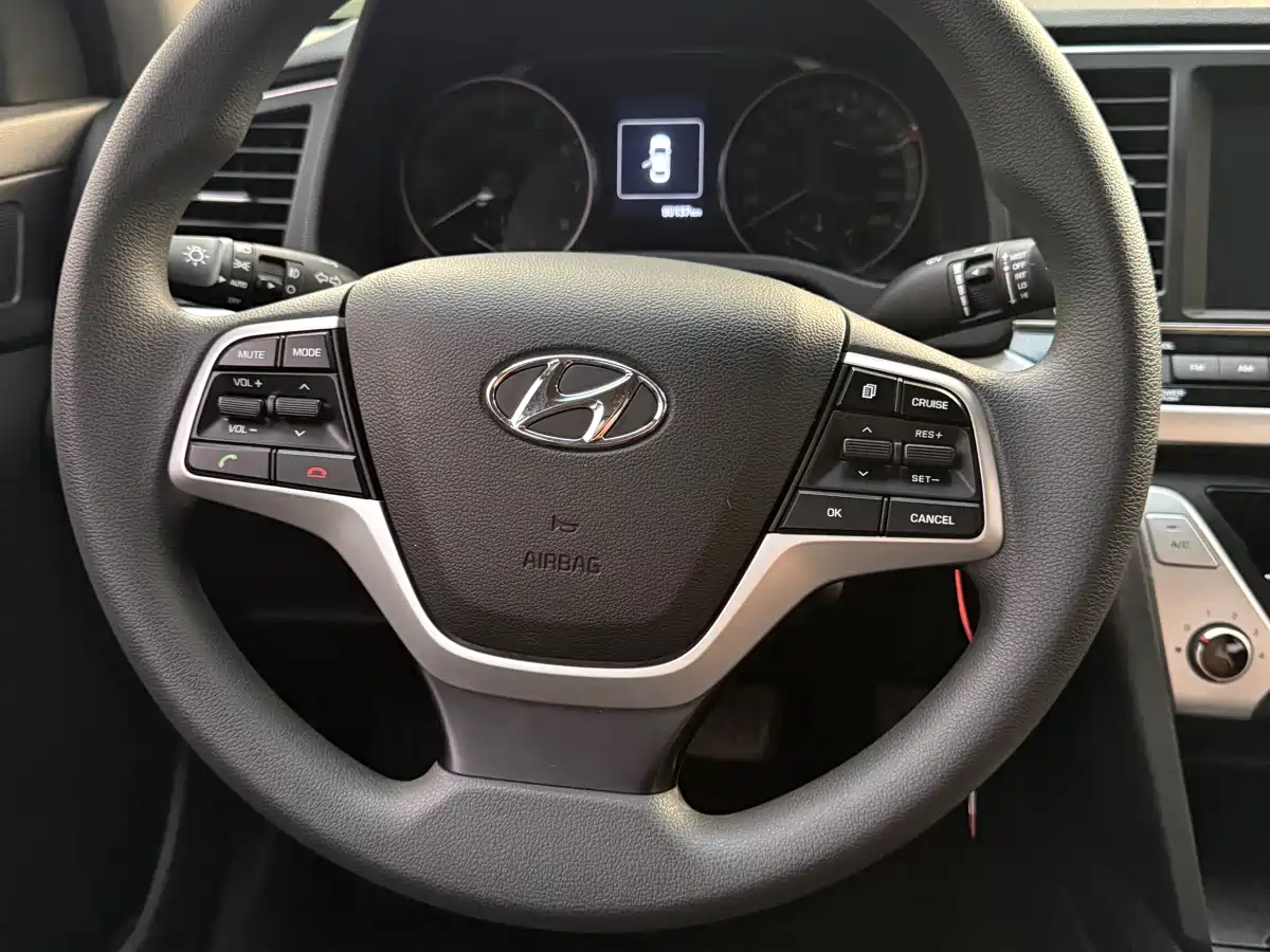 Hyundai Elantra 2016 Model 1.6L Automatic Smart Elite фото 16