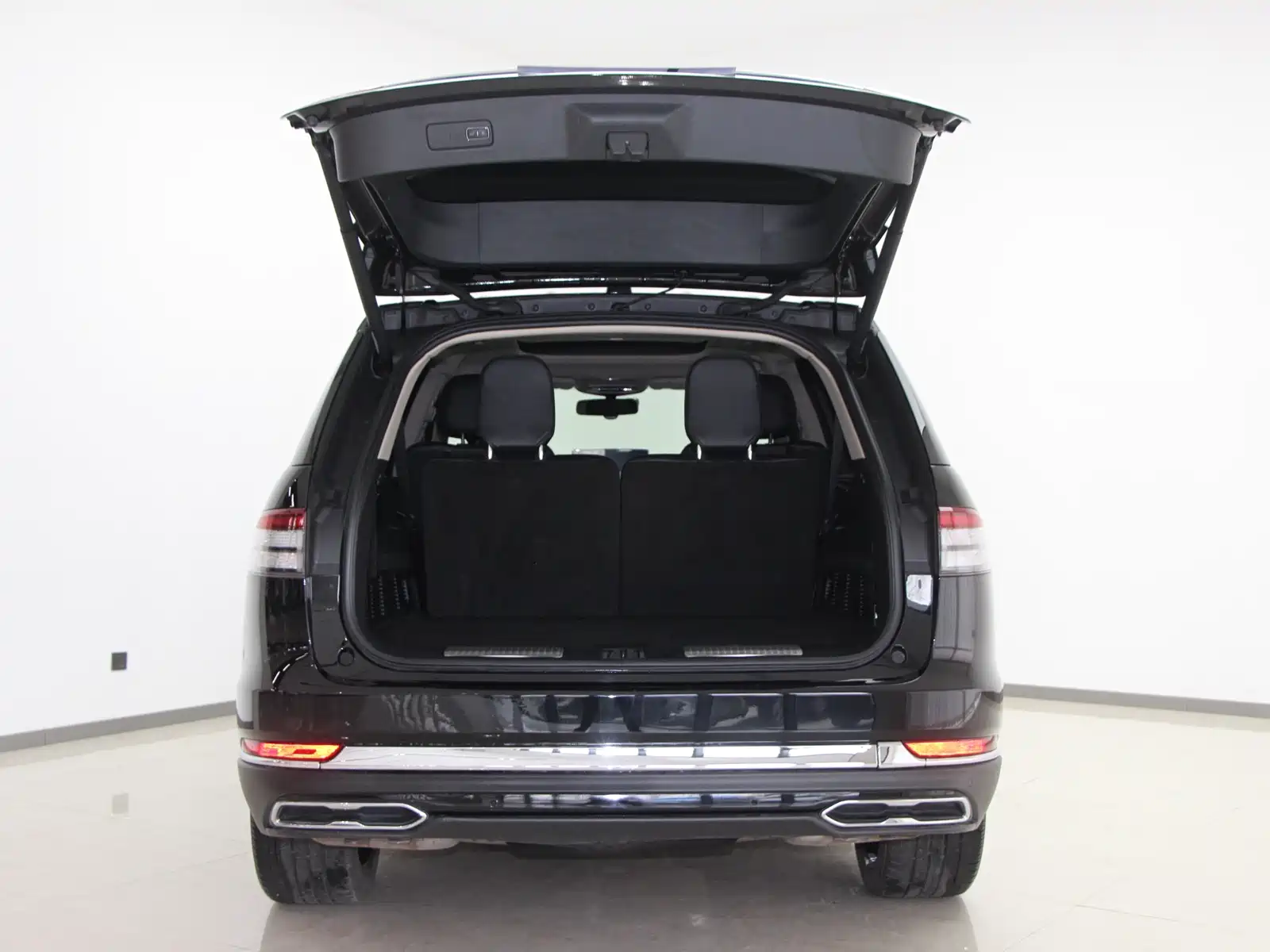 Фото 14 - Lincoln Aviator