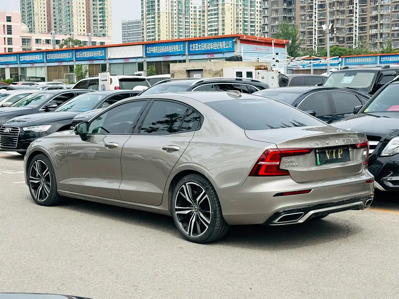 Volvo S60 Plug-in Hybrid 2021 T8 Twin Engine AWD R-Design Sport Edition фото 6