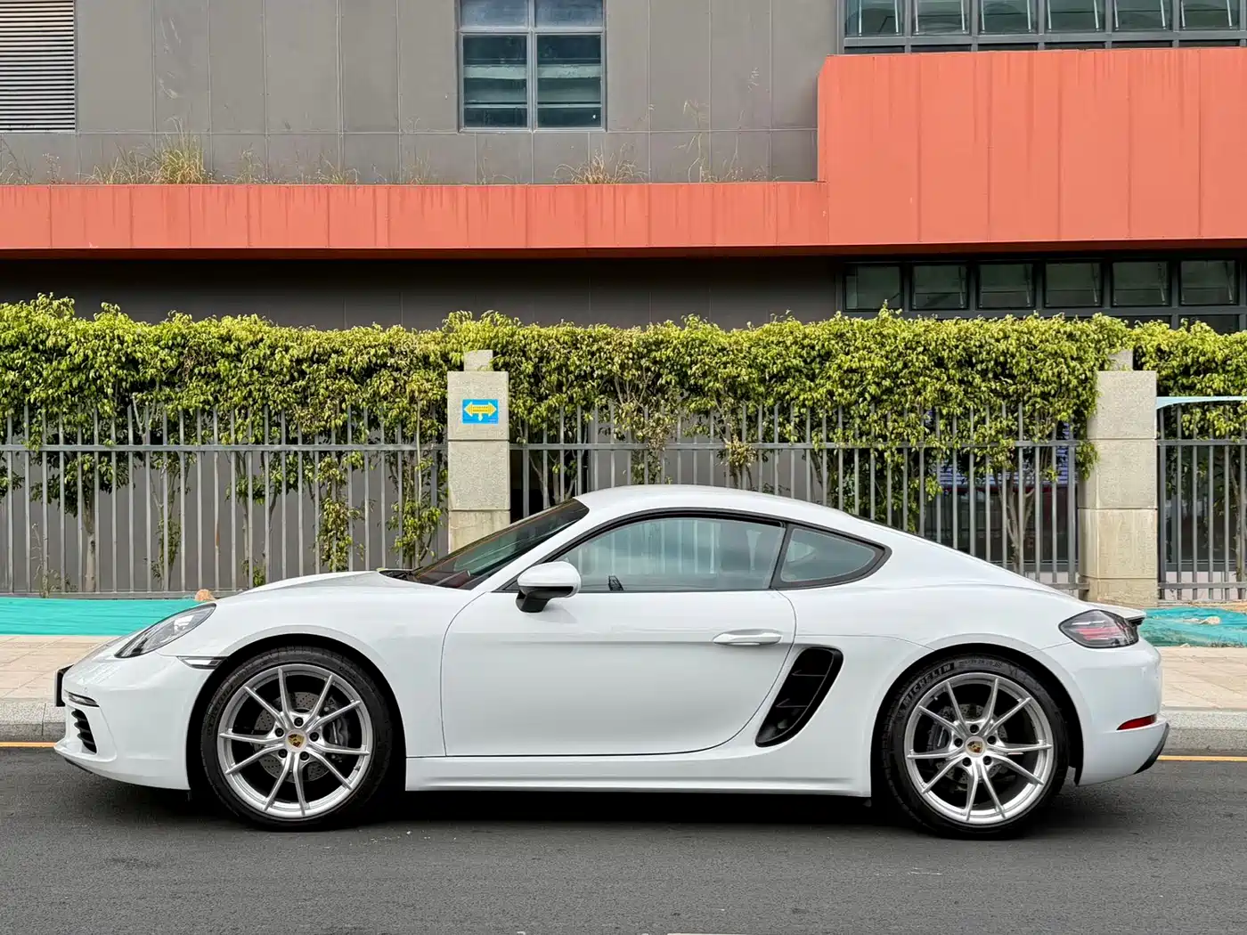 Porsche 718 2020 Cayman 2.0T фото 4