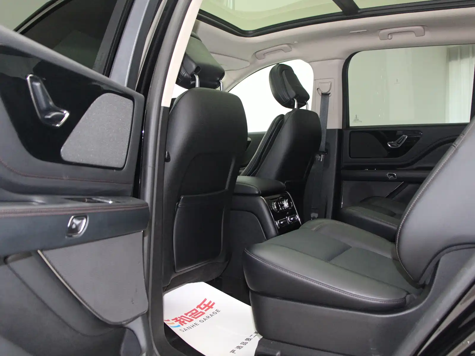 Фото 9 - Lincoln Aviator