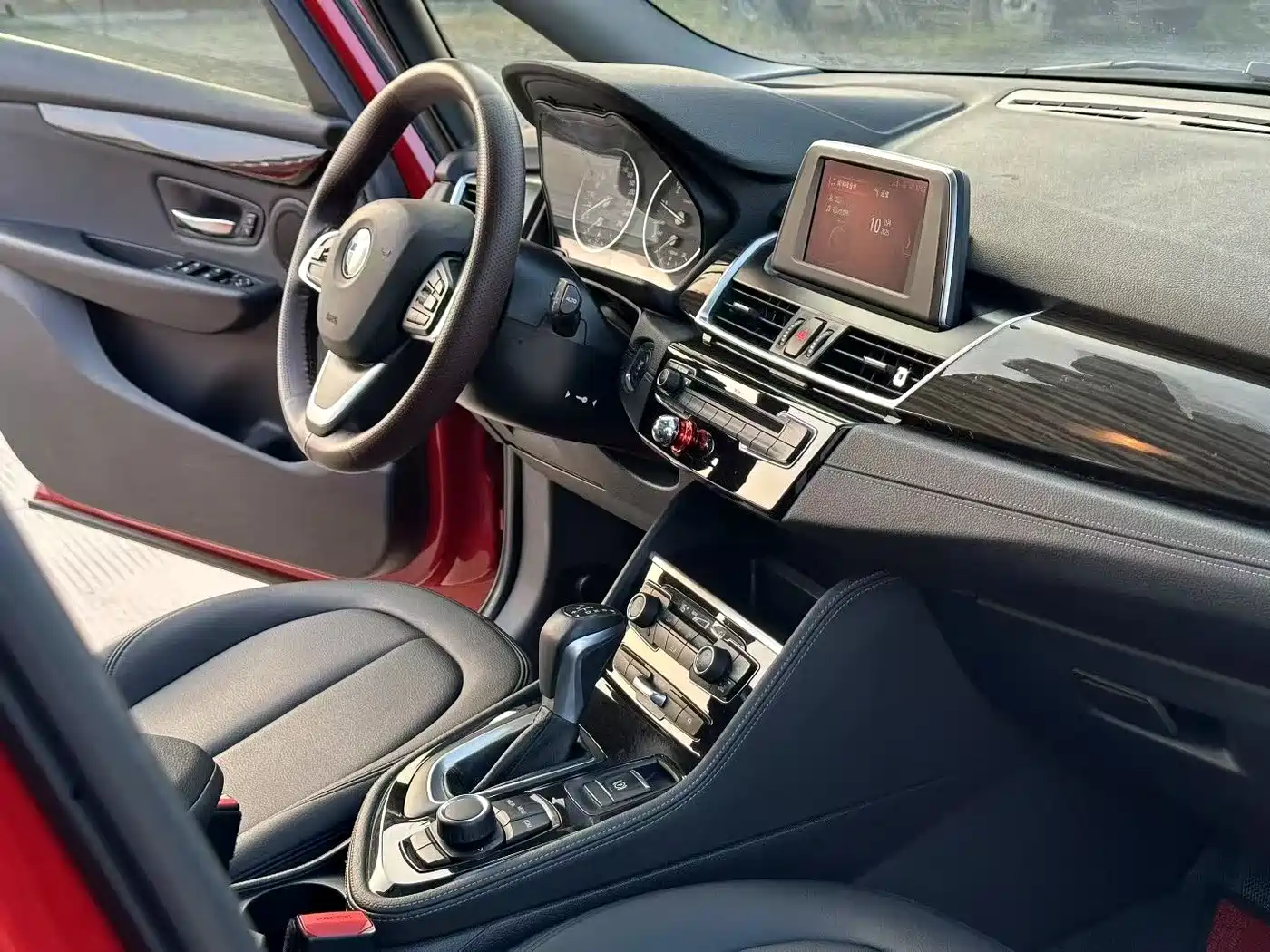 BMW 2 Series Touring 2016 218i Sport Design Package фото 17