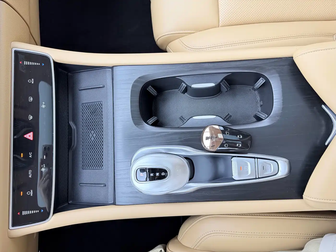 Voyah Auto Voyah Dreamer 2024 PHEV Extended Range Premium Edition фото 14