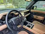 Photo 7 - Land Rover Defender