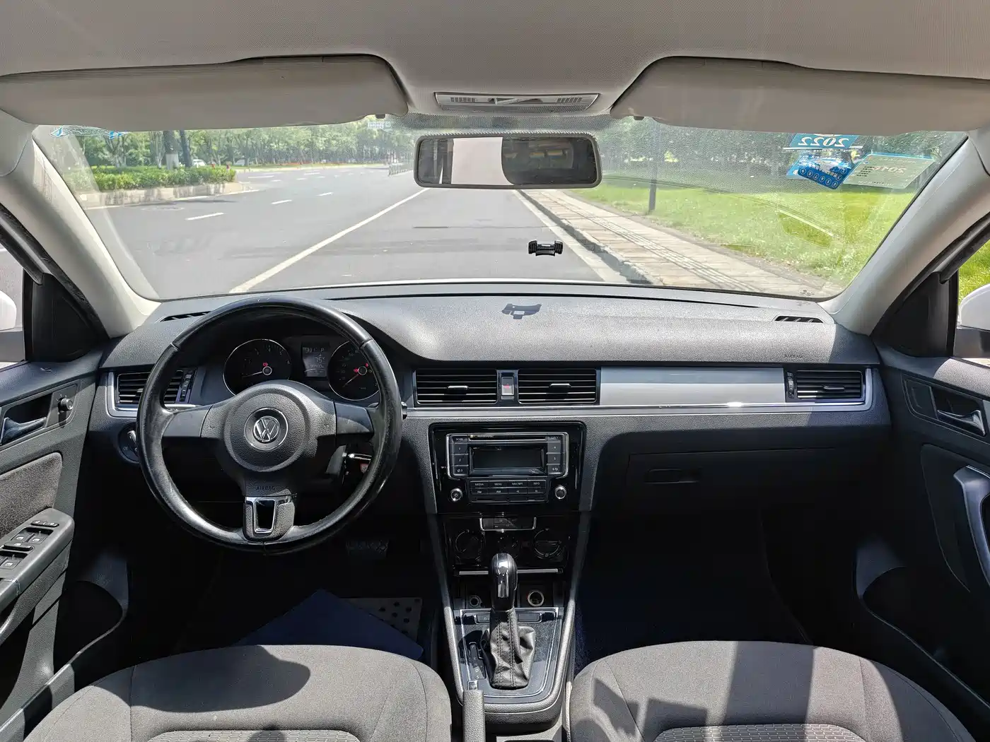 Volkswagen Bora 2014 1.6L Automatic Fashion Edition фото 8