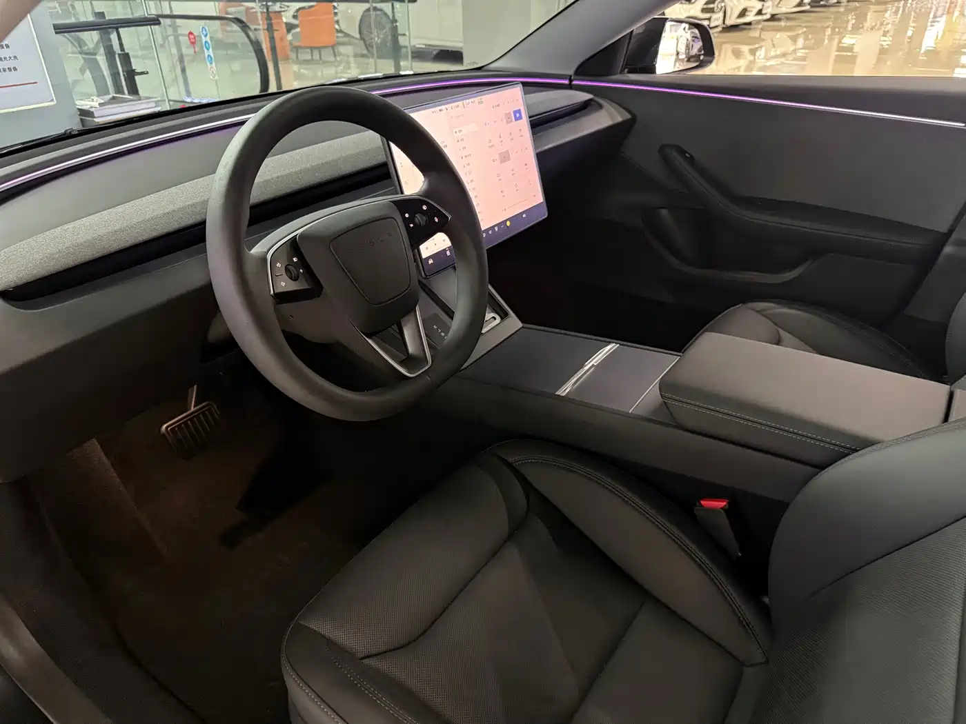 Фото 4 - Tesla Model 3