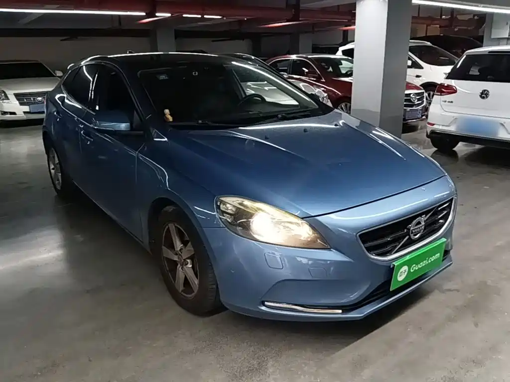 Фото 4 - Volvo V40