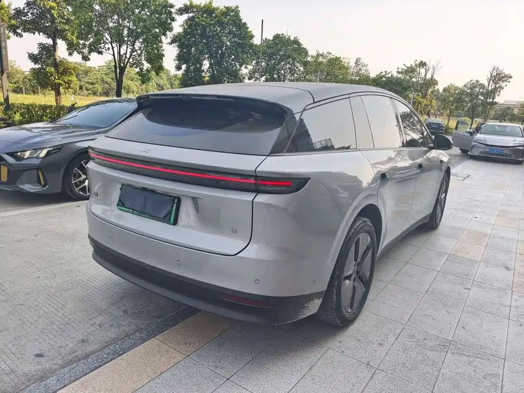 Фото 8 - Li Auto i6