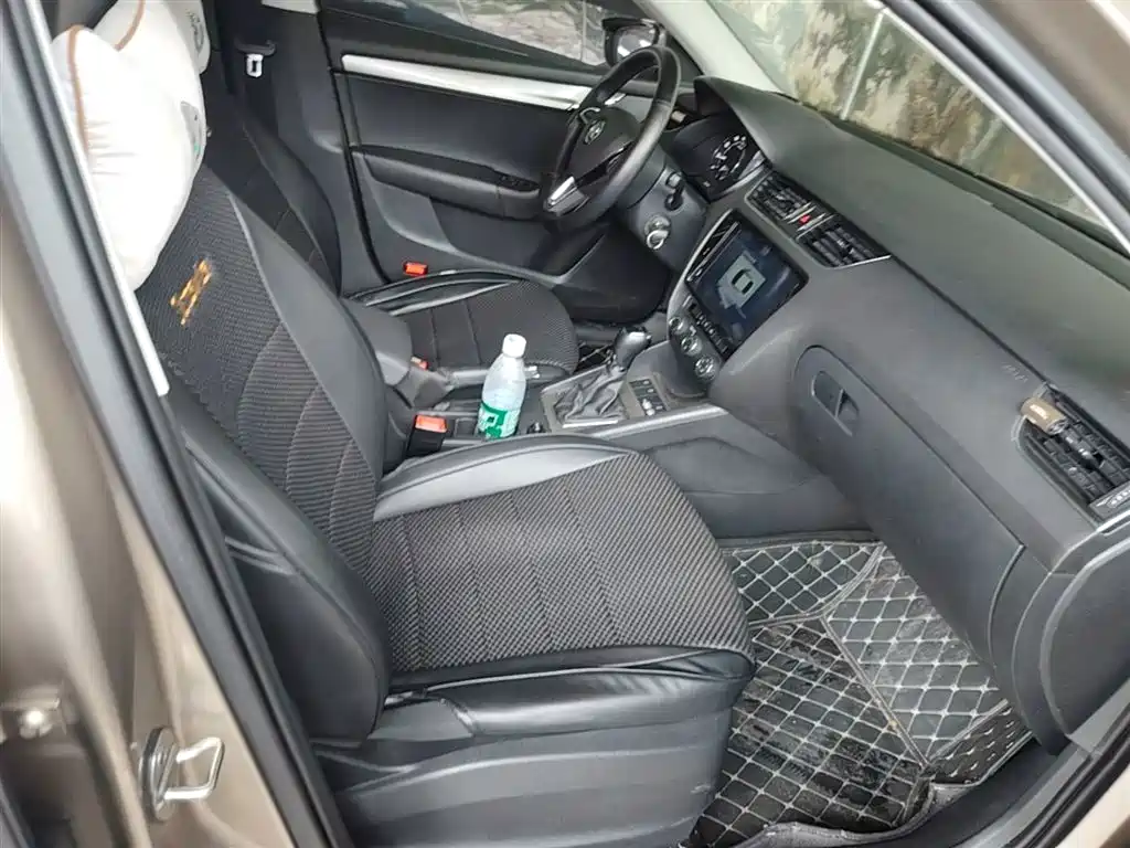 Škoda Octavia 2019 TSI230 DSG Zhixing Comfort Edition China VI фото 25