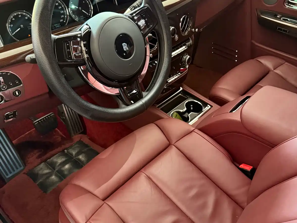 Фото 3 - Rolls-Royce Phantom