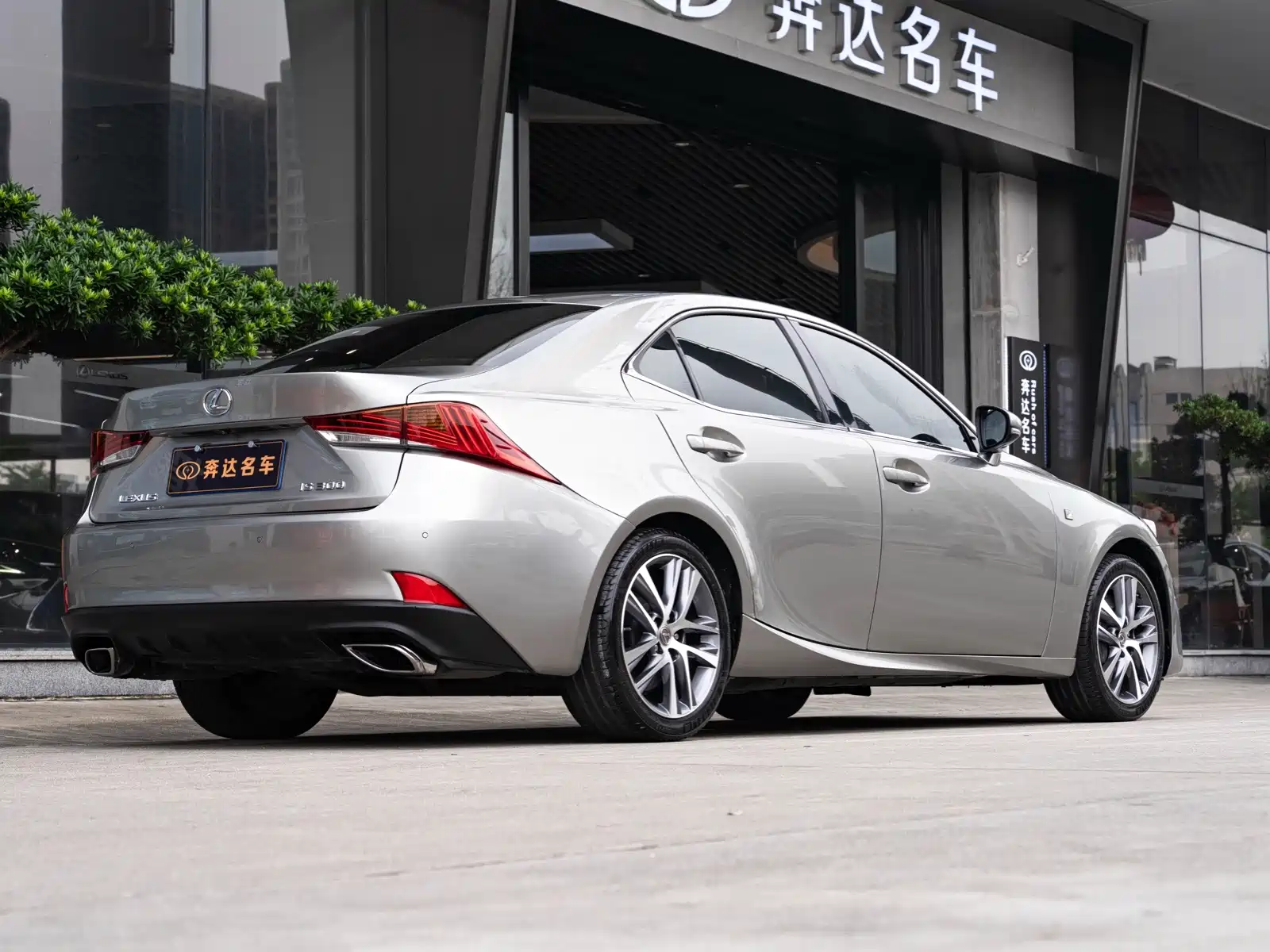 Фото 3 - Lexus IS