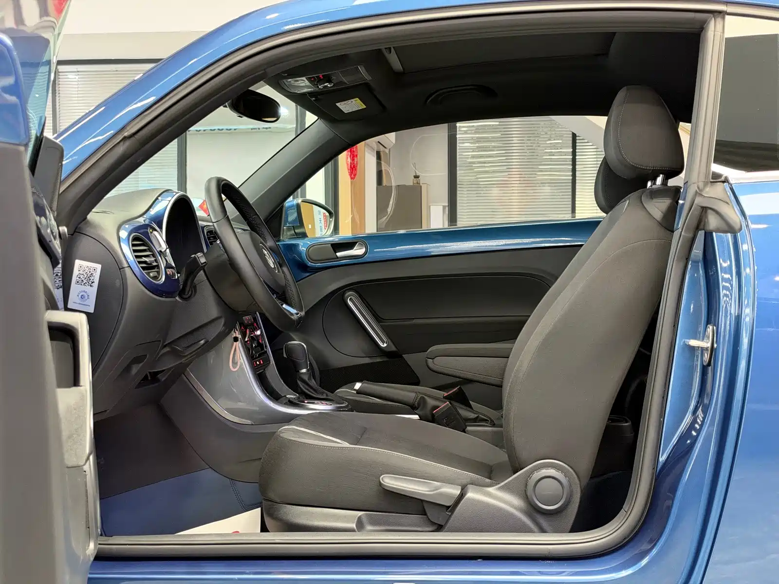 Photo 7 - Volkswagen Beetle