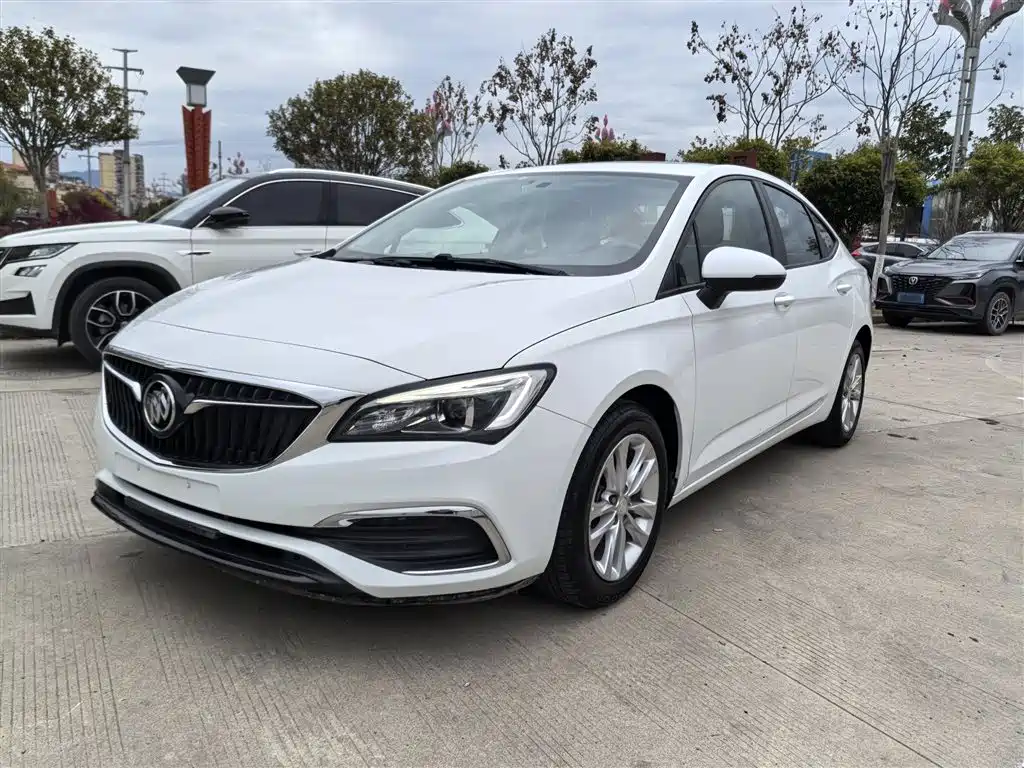 Buick Verano 2018 Sedan 20T Dual Clutch Leading