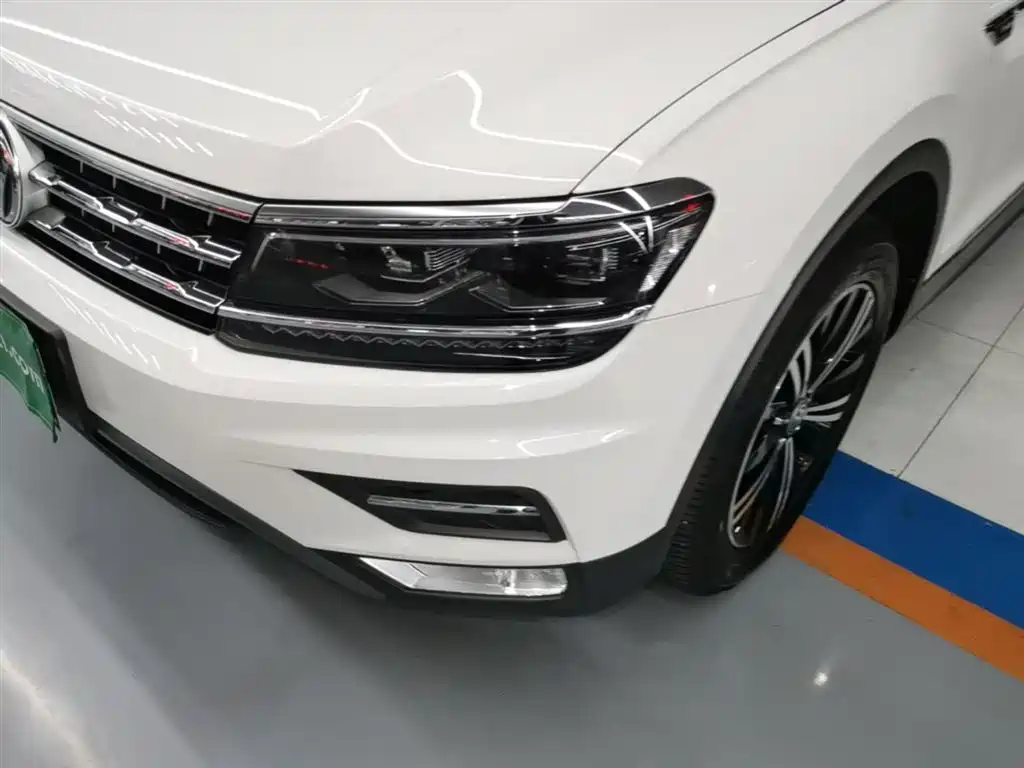 Volkswagen Tiguan L 2018 380TSI Automatic AWD Luxury Edition фото 24