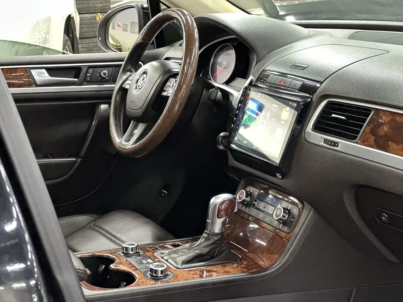 Volkswagen Touareg 2011 3.0TSI Comfort фото 11