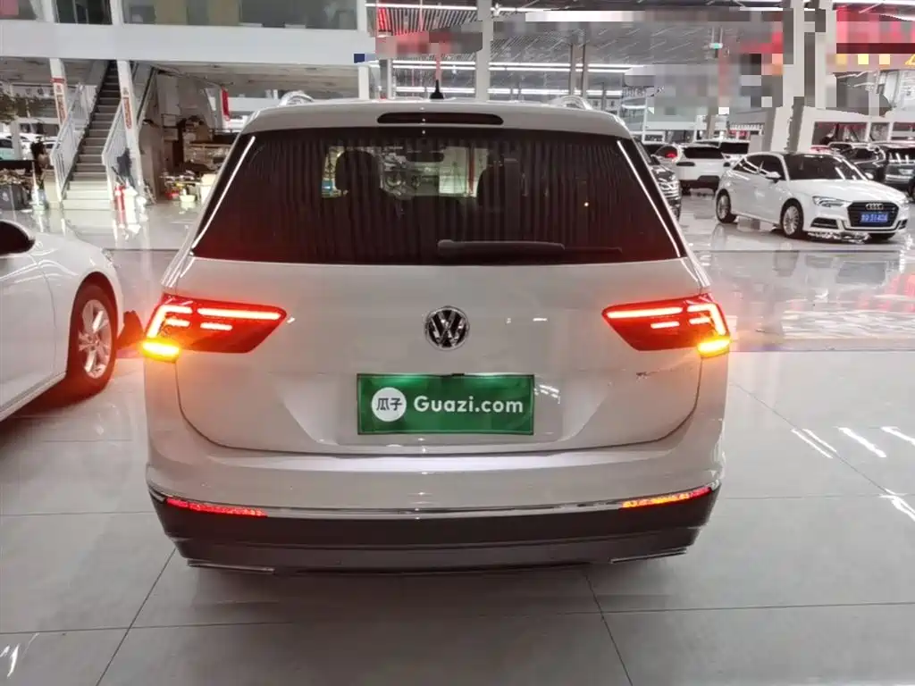Volkswagen Tiguan L 2018 380TSI Automatic AWD Luxury Edition фото 6