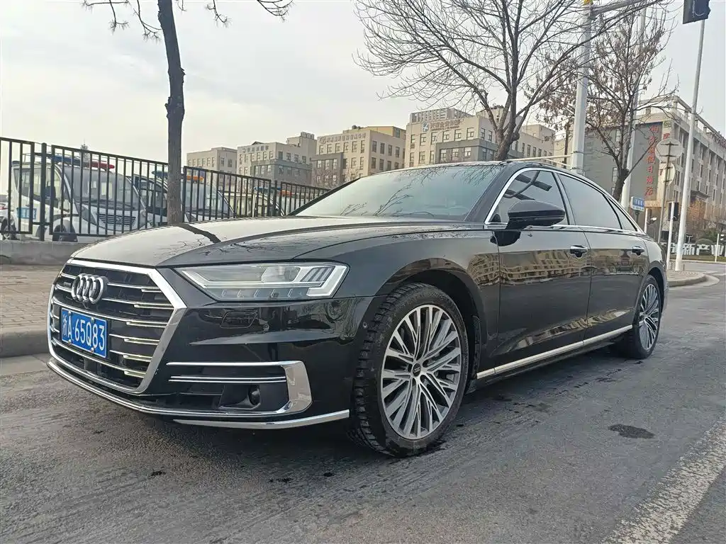 AUDI A8