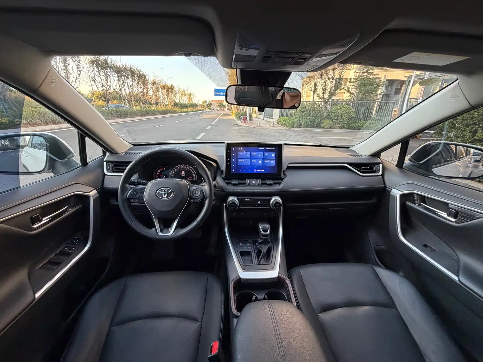 Фото 5 - Toyota RAV4