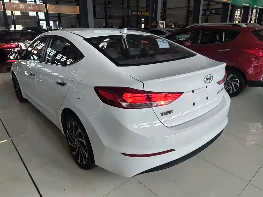 Hyundai Elantra 2019 1.5L CVT Smart Elite фото 5