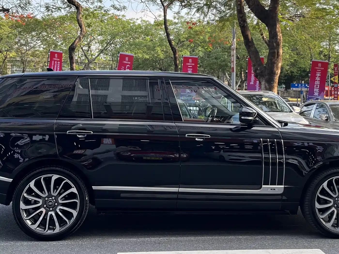 Land Rover Range Rover 2015 3.0 TDV6 Vogue SE Genesis Extended Edition фото 6