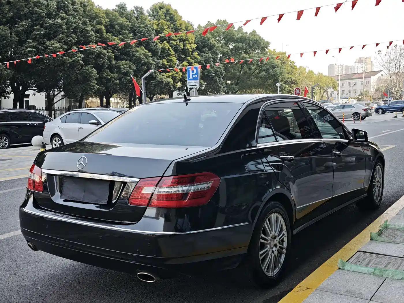 Mercedes-Benz E-Class 2012 E 300 L Elegance Model фото 9