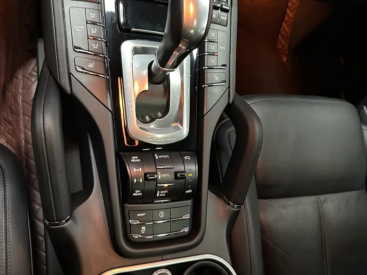 Porsche Cayenne 2016 Cayenne Platinum Edition 3.0T фото 16