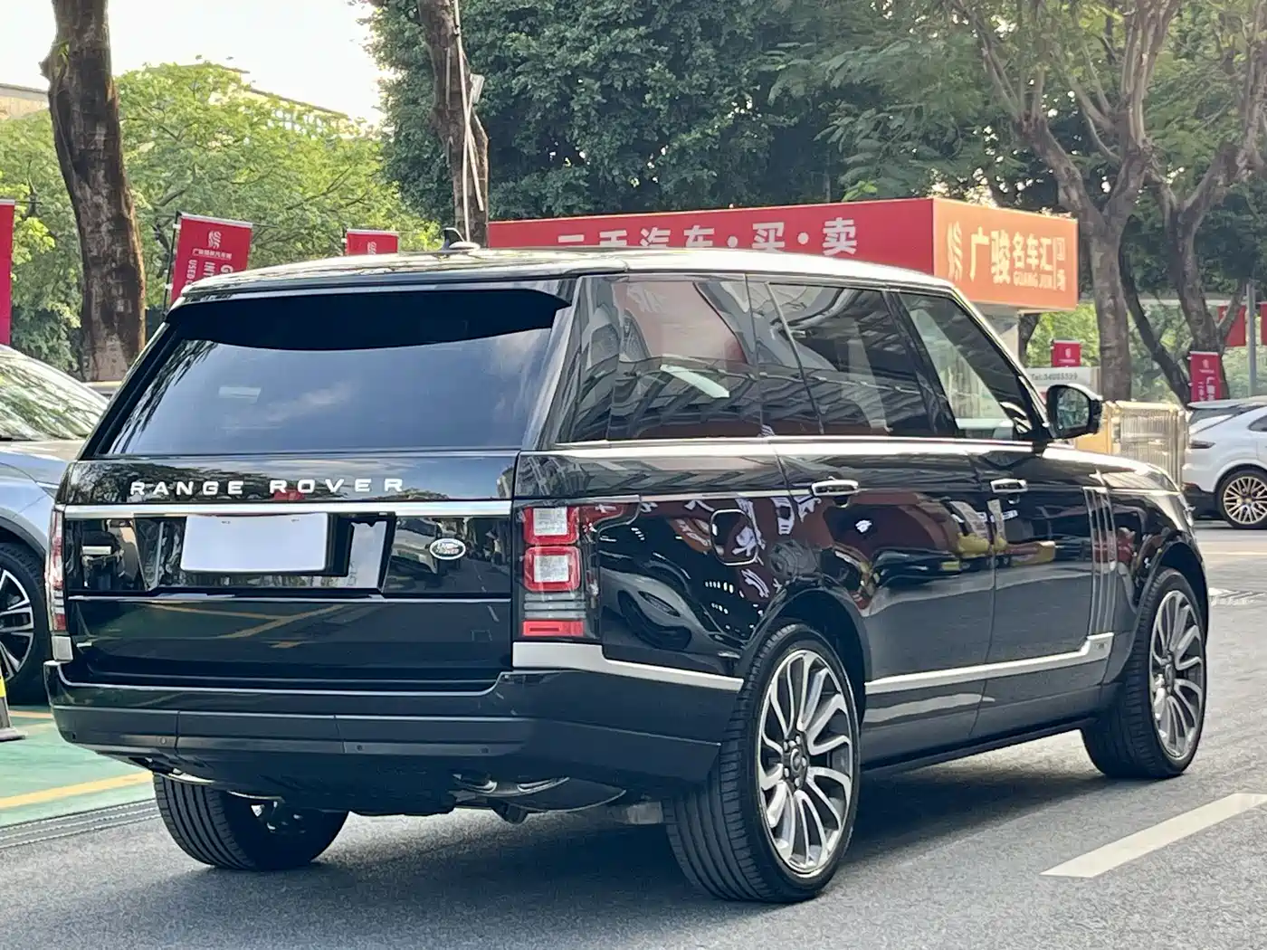Land Rover Range Rover 2015 3.0 TDV6 Vogue SE Genesis Extended Edition фото 3