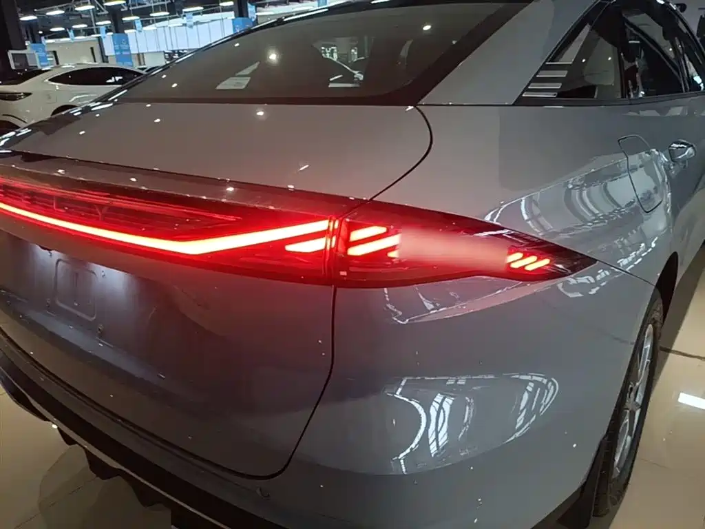 Geely Galaxy Galaxy L6 2025 EM-i 60km Voyage Edition фото 8