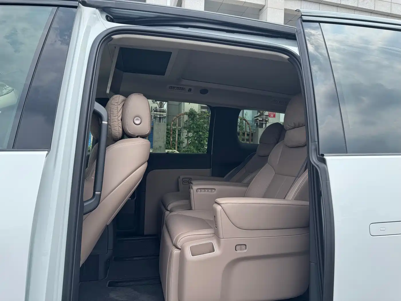 Li Auto MEGA 2026 2025 Model Home Family Special Edition