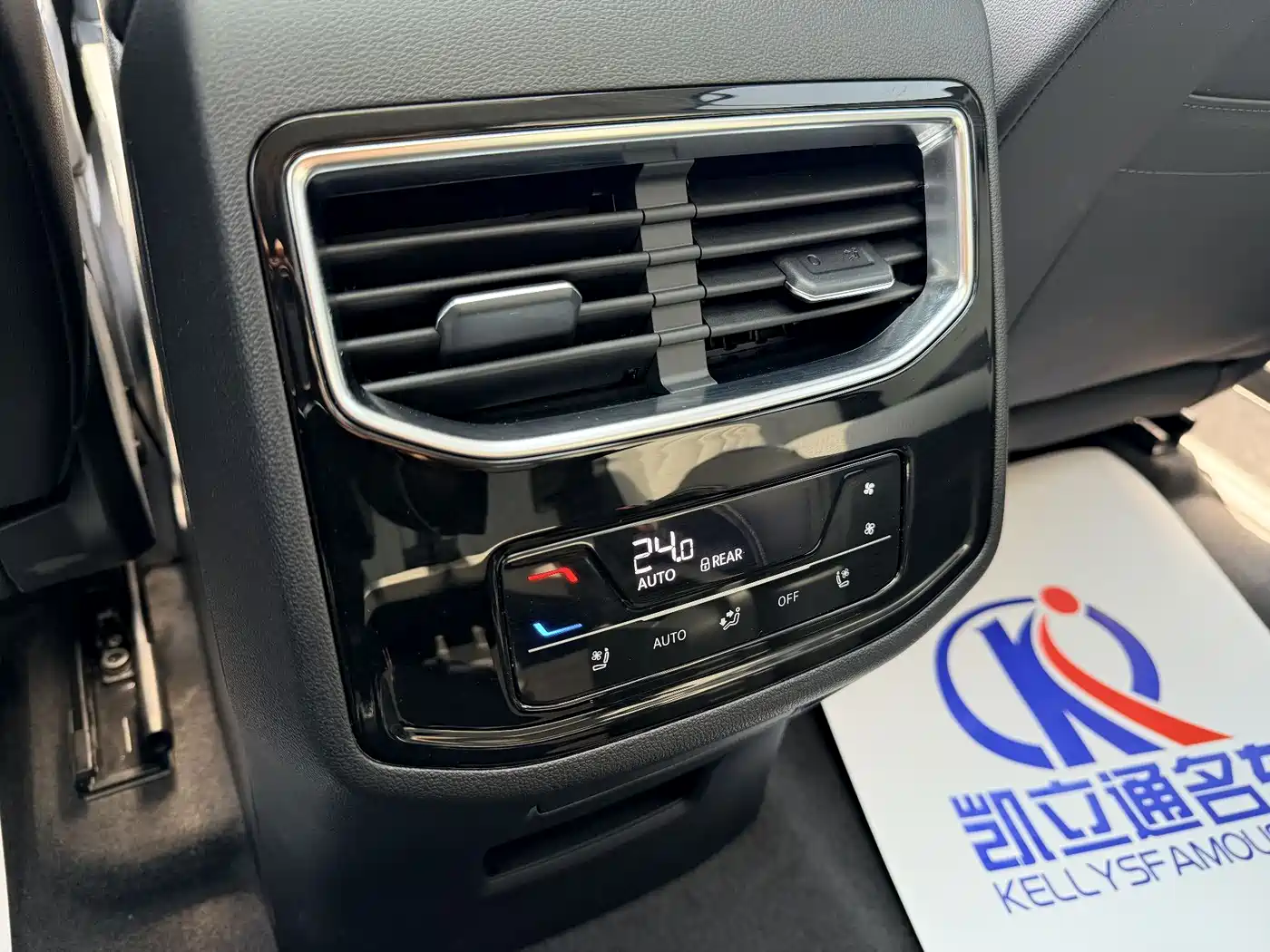 Volkswagen Talagon 2025 450TSI R-Line 6-Seater фото 13