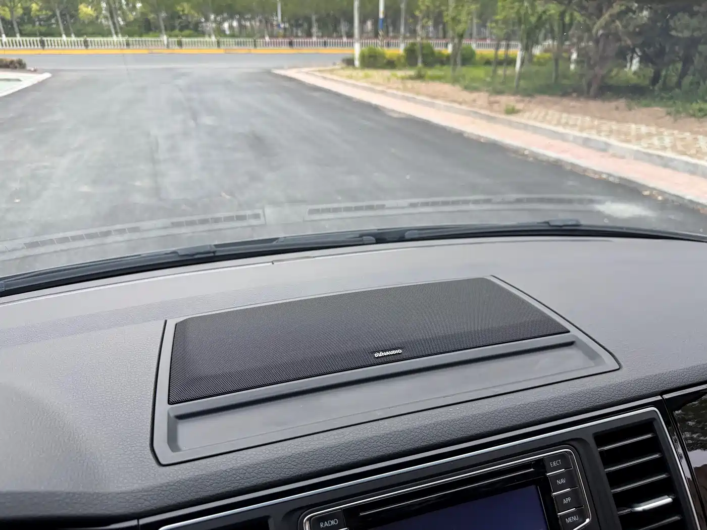 Volkswagen Multivan 2018 2.0TSI 4WD Explorer Edition 7-Seater фото 11