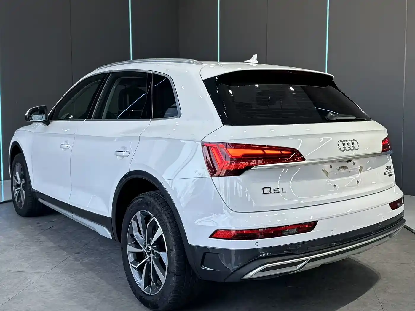 Audi Q5L 2023 40T Luxury Elegance фото 8