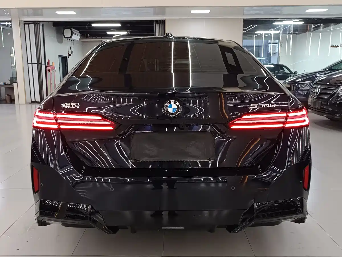 Photo 8 - BMW 5 Series