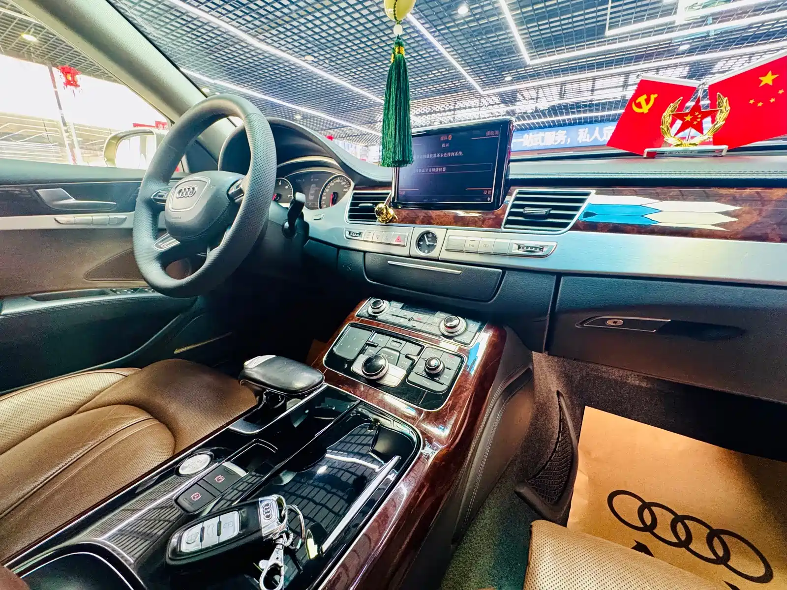 Фото 13 - Audi A8
