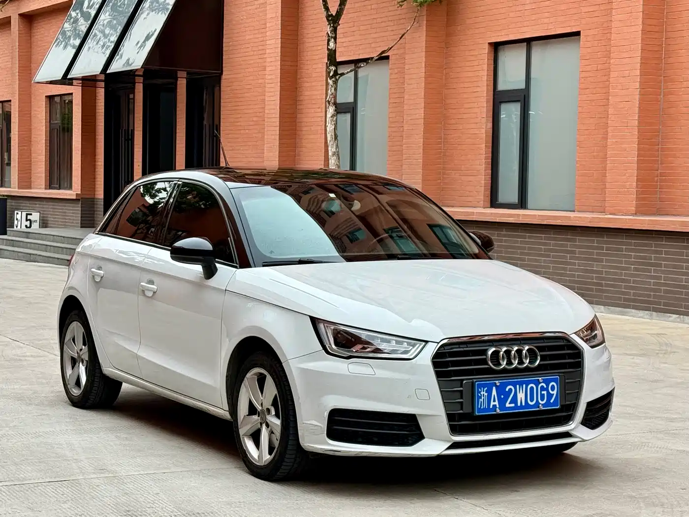 Audi A1 2016 30 TFSI Sportback Design Style Edition фото 3