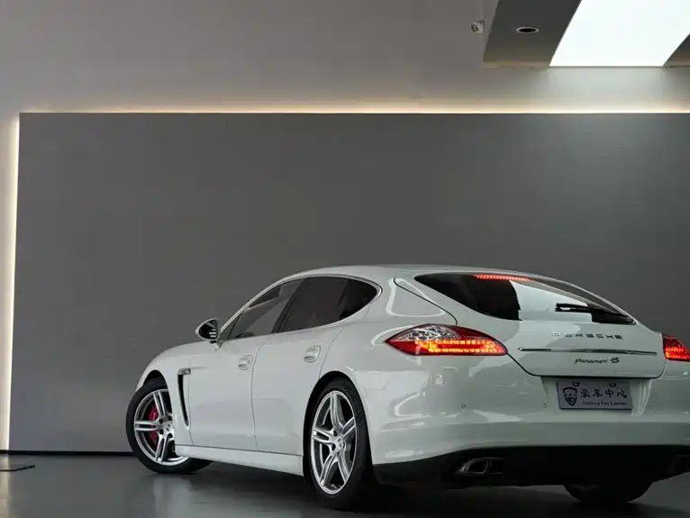 Porsche Panamera 2010 Model Panamera 4S 4.8L фото 19