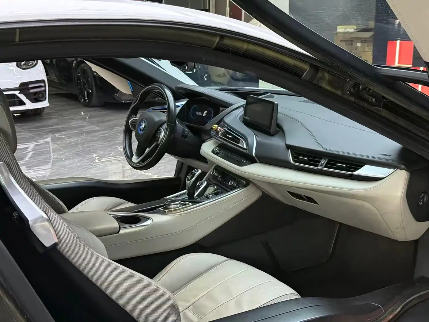 BMW i8 2014 Standard фото 13