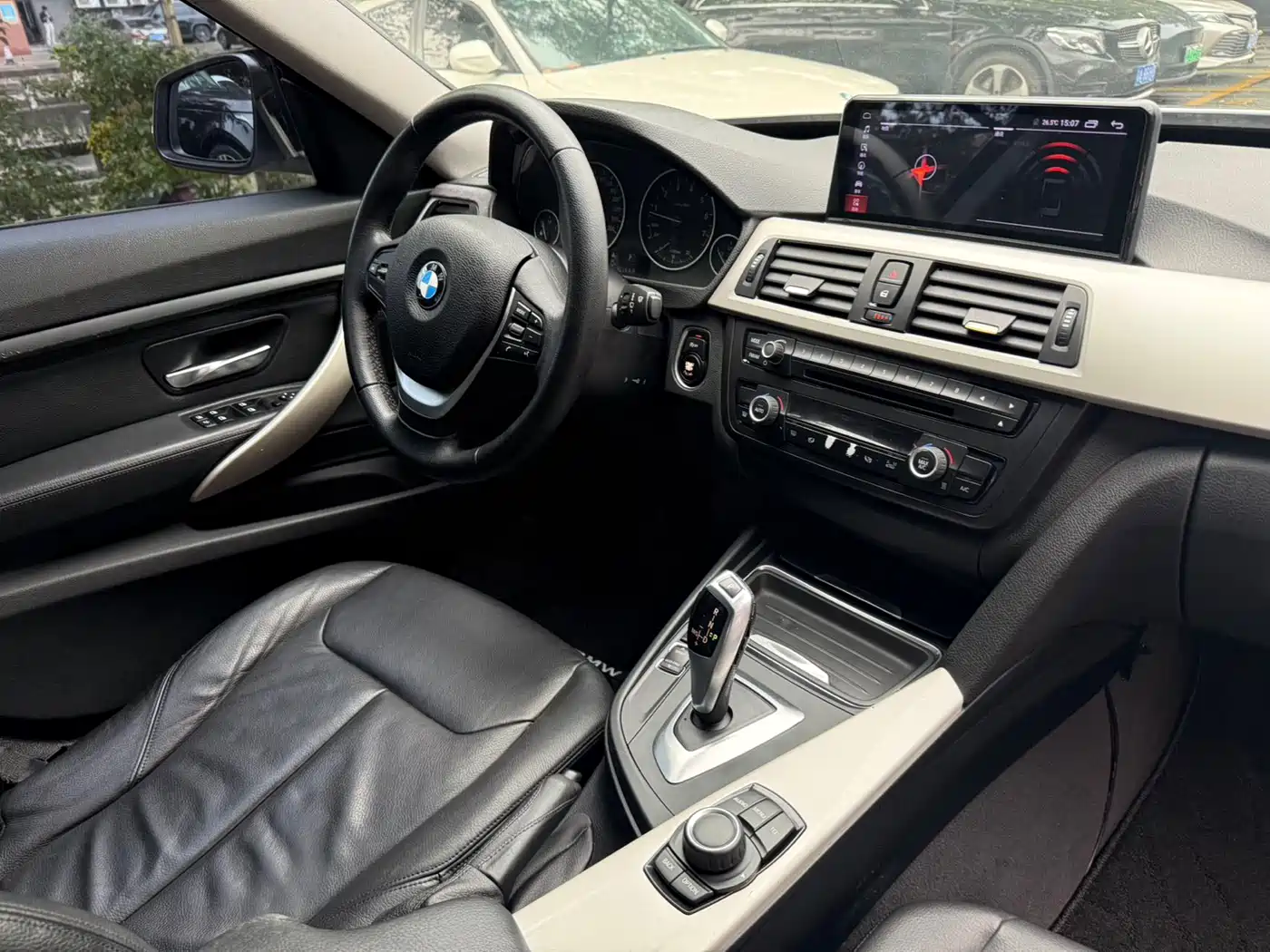 BMW 3 Series GT 2013 Model 320i Leading фото 12