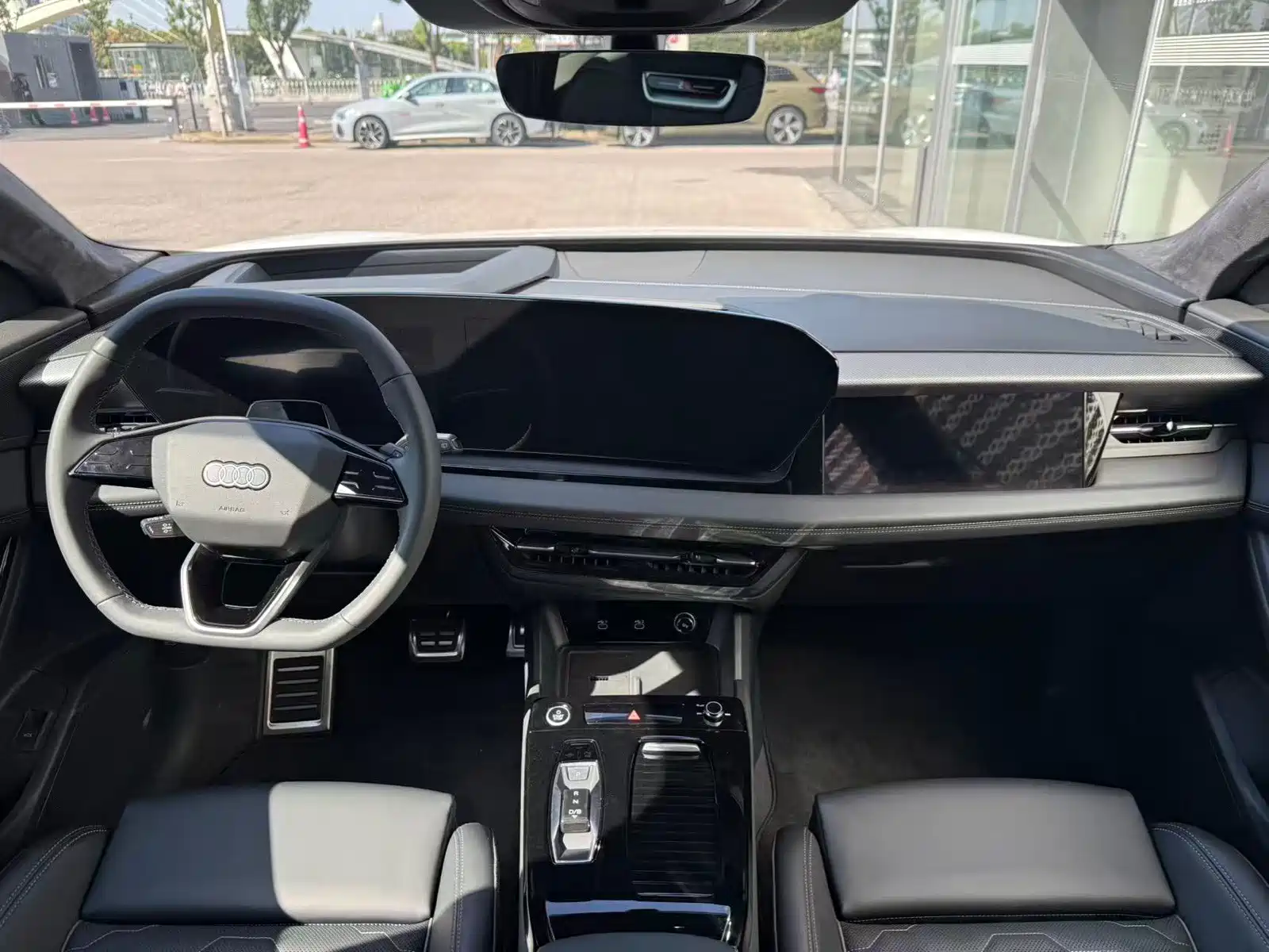 Photo 8 - Audi Q6L e-tron