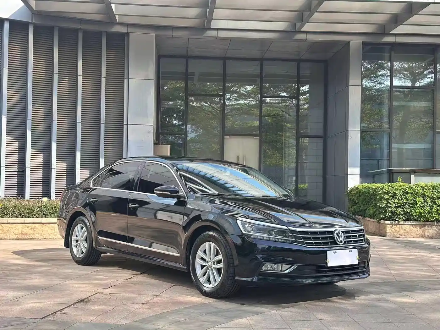Volkswagen Passat 2016 330TSI DSG Honor Edition фото 3