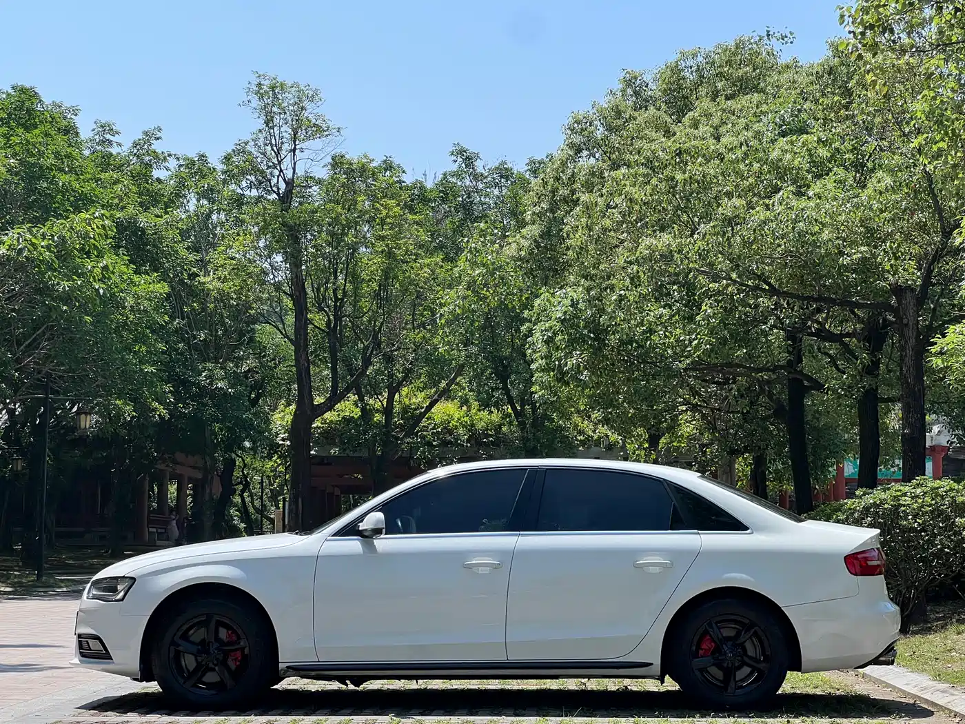 Audi A4L 2013 35 TFSI Automatic Comfort фото 4