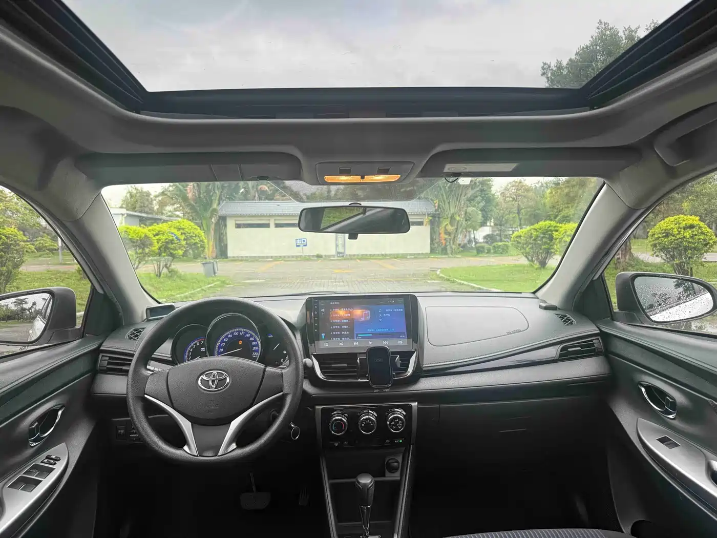 Toyota YARiS L Zhi Xuan 2017 1.5G CVT Speed Sunroof Upgrade Edition фото 10