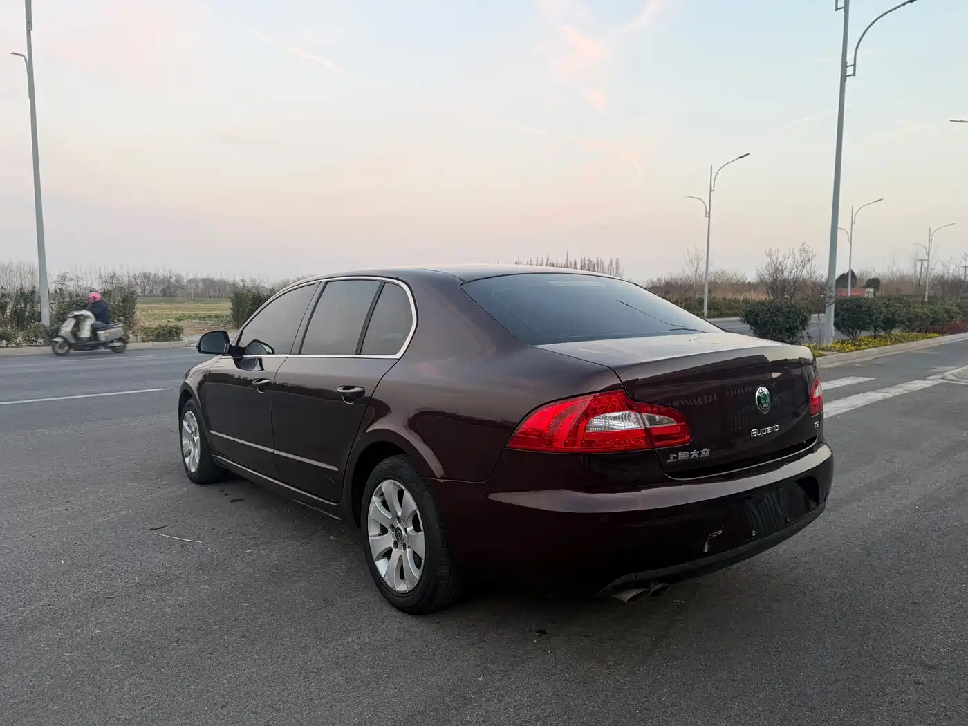 Škoda Superb 2012 1.4TSI DSG Elegance Edition фото 7