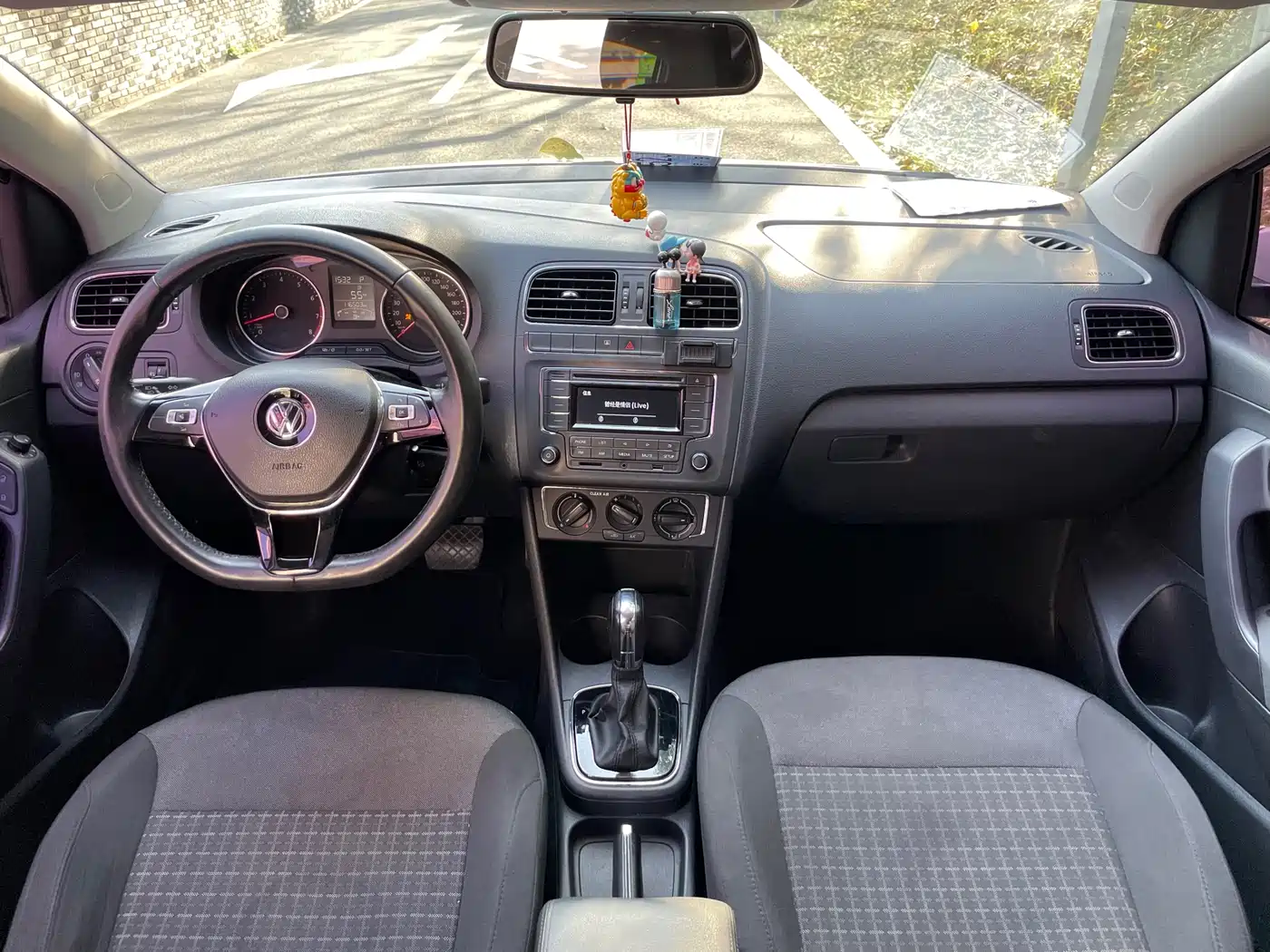 Volkswagen Polo 2016 1.6L Automatic Comfort фото 10